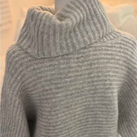 Leith Soft Gray Knit Pullover - Picture 9 of 11